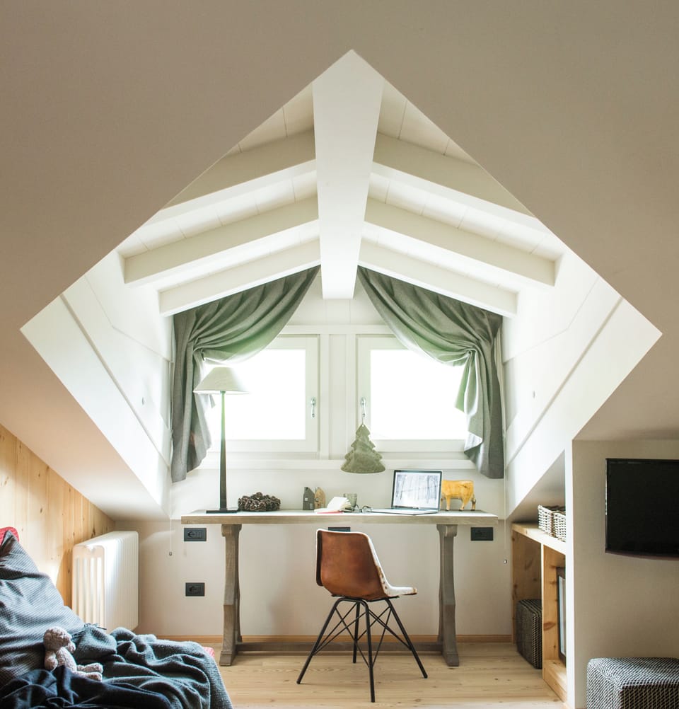 Deluxe Double or Twin Room, Balcony | Minibar, in-room safe, individually decorated, individually furnished