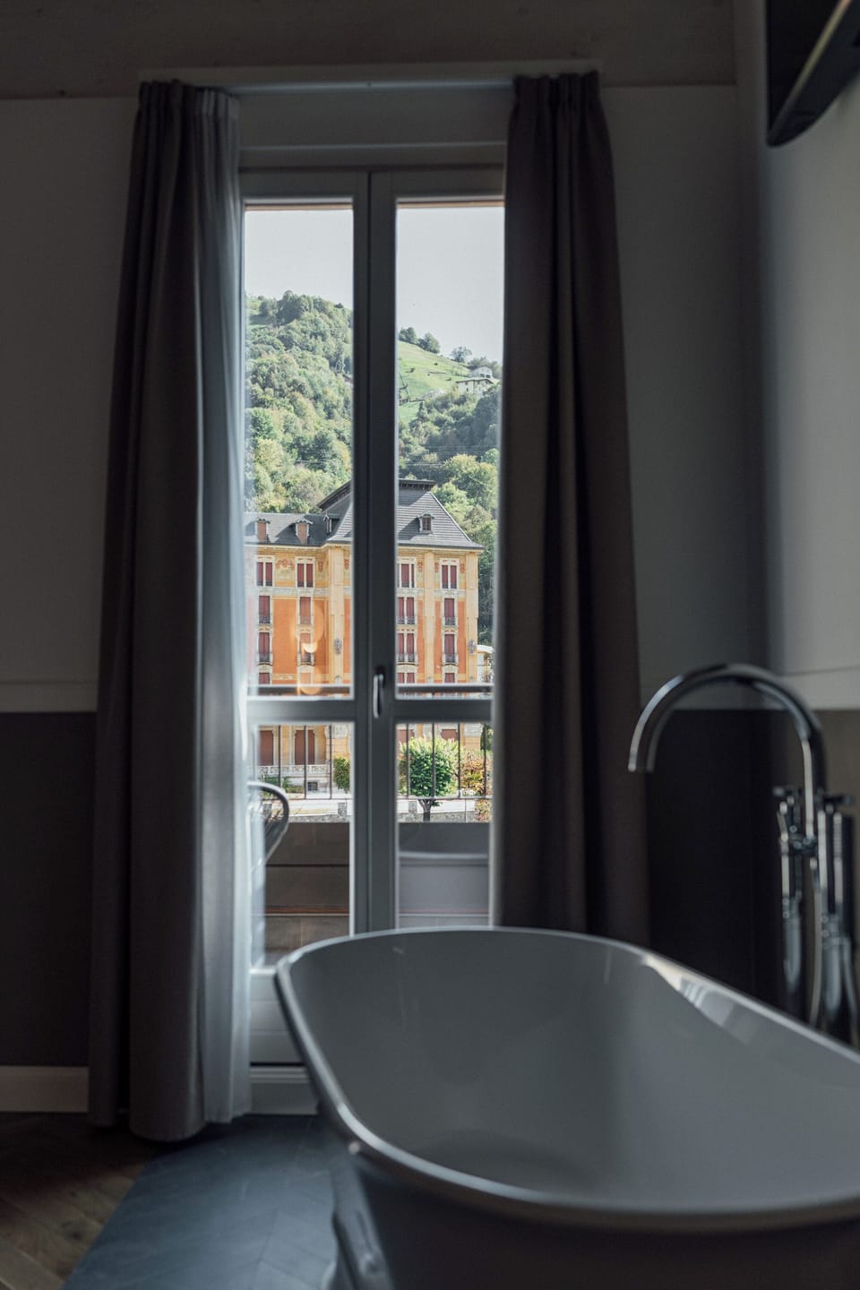 Suite Terry | Premium bedding, in-room safe, desk, laptop workspace