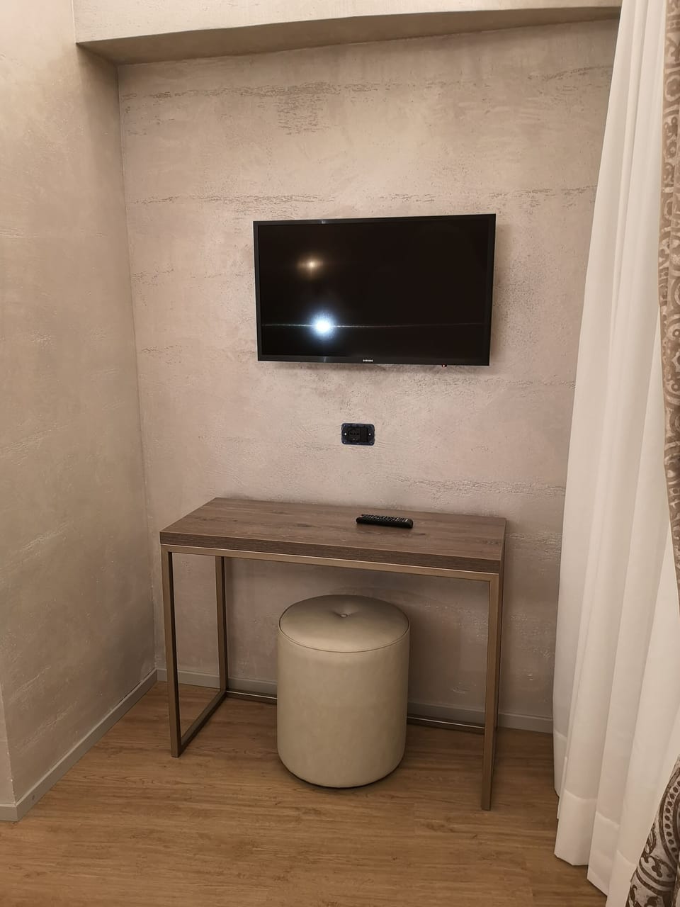 Classic Double or Twin Room | Desk, soundproofing, WiFi (free), bed sheets