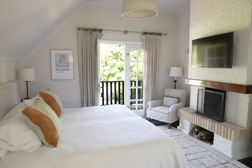 Lujo Plus | Premium bedding, pillowtop beds, minibar, in-room safe
