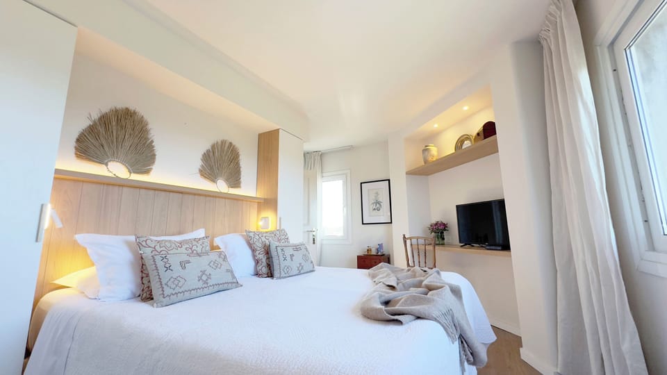 Classic Sea View | Premium bedding, pillowtop beds, minibar, in-room safe