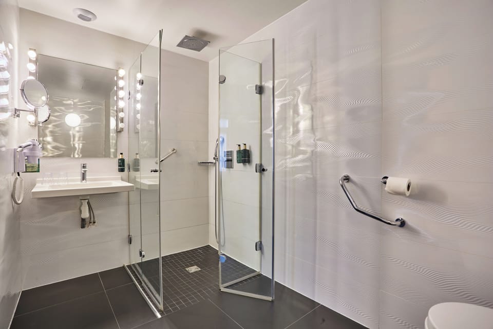Standard Double Room, Accessible, Ground Floor | Bathroom | Free toiletries, hair dryer, towels
