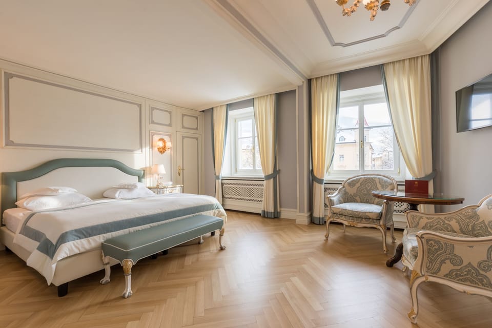 Junior Suite | Minibar, in-room safe, desk, free WiFi