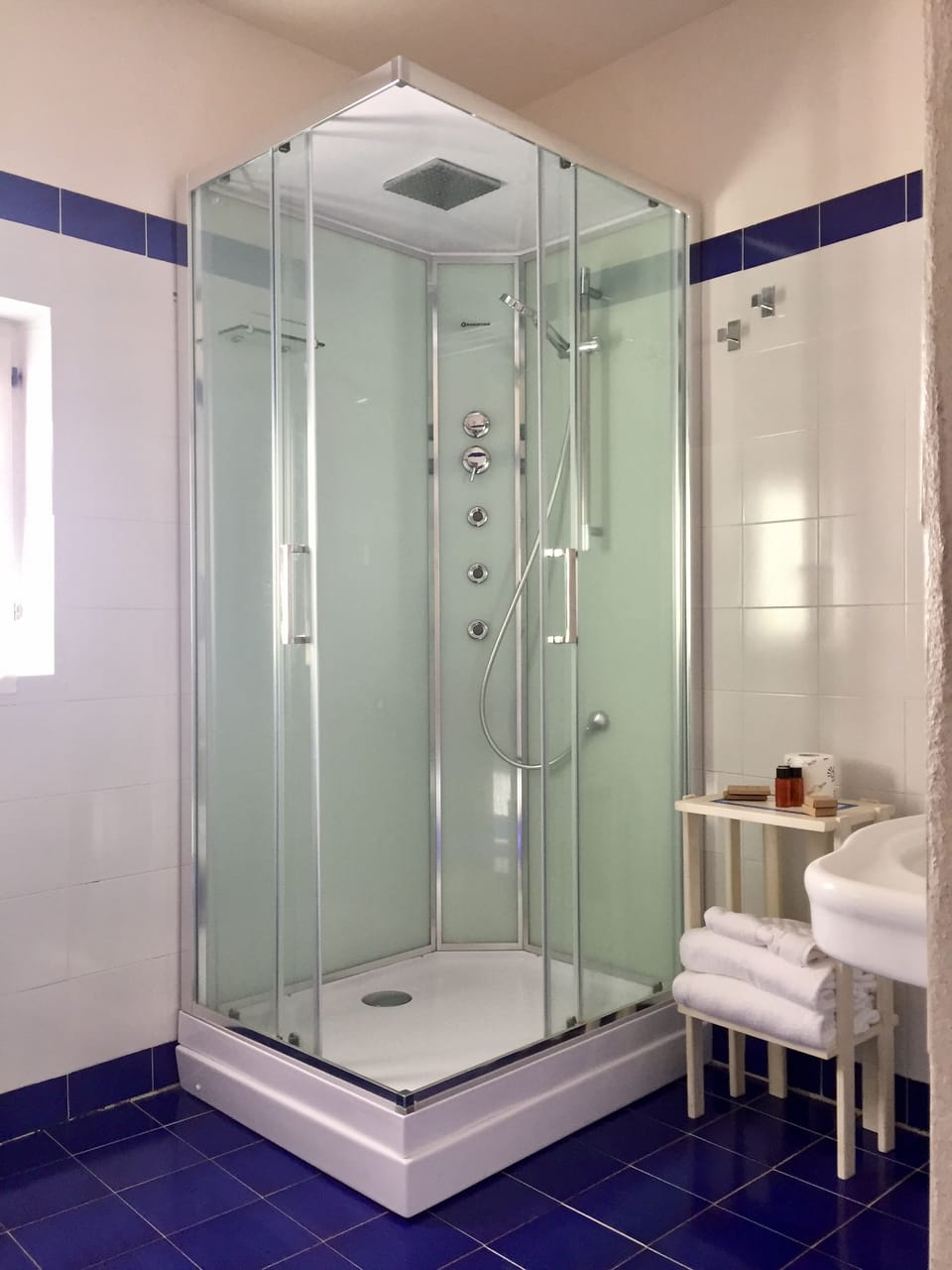 Superior Double Room | Bathroom shower