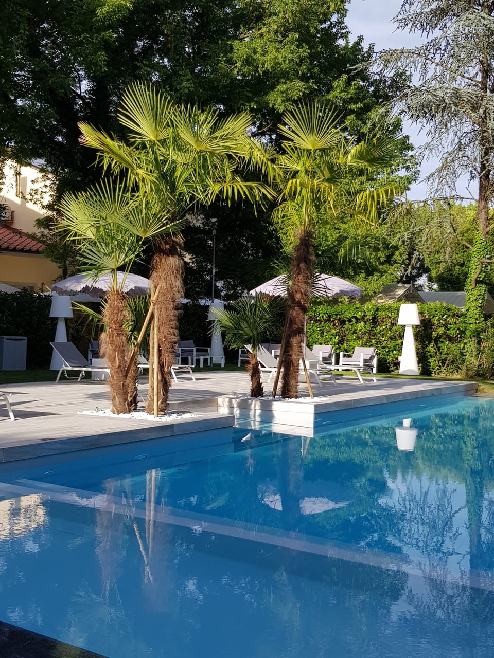 Seasonal outdoor pool, an infinity pool, pool umbrellas, sun loungers