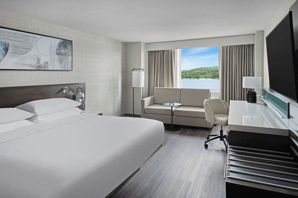 1 bedroom, premium bedding, pillowtop beds, in-room safe