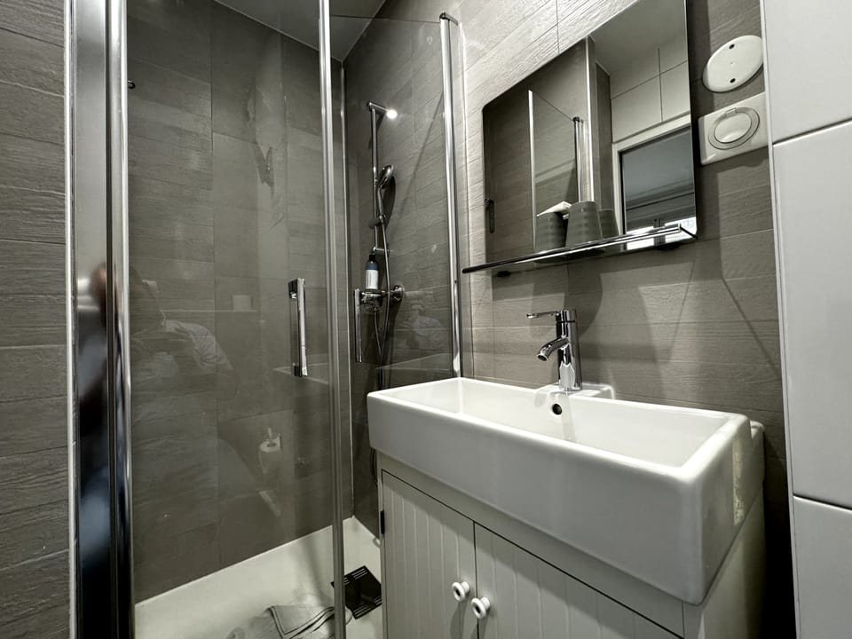 In-room safe, desk, soundproofing, free WiFi