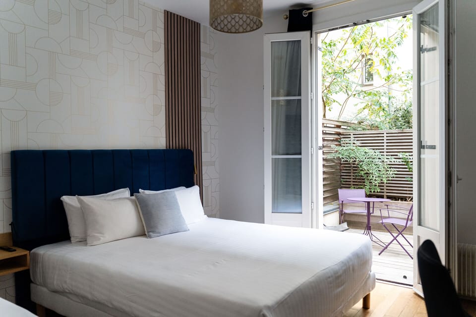 Classic Triple Room | Desk, laptop workspace, blackout drapes, soundproofing