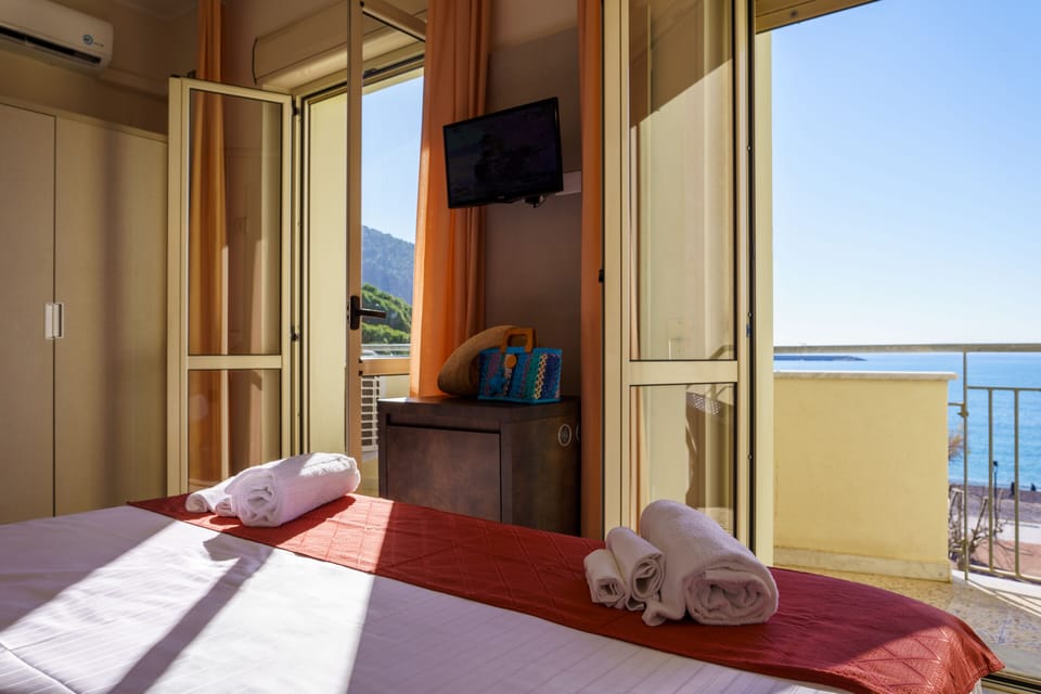 Double or Twin Room | Minibar, in-room safe, desk, WiFi