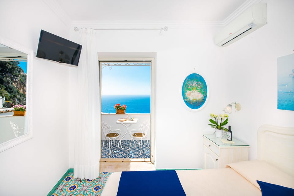 Minibar, in-room safe, desk, laptop workspace