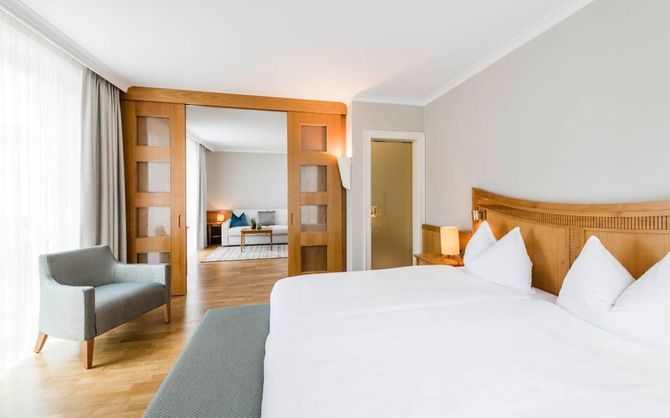 Junior Suite, Non Smoking | Hypo-allergenic bedding, minibar, in-room safe, desk