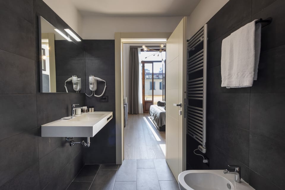 Suite, Terrace (Duomo View) | Bathroom | Shower, free toiletries, hair dryer, bidet