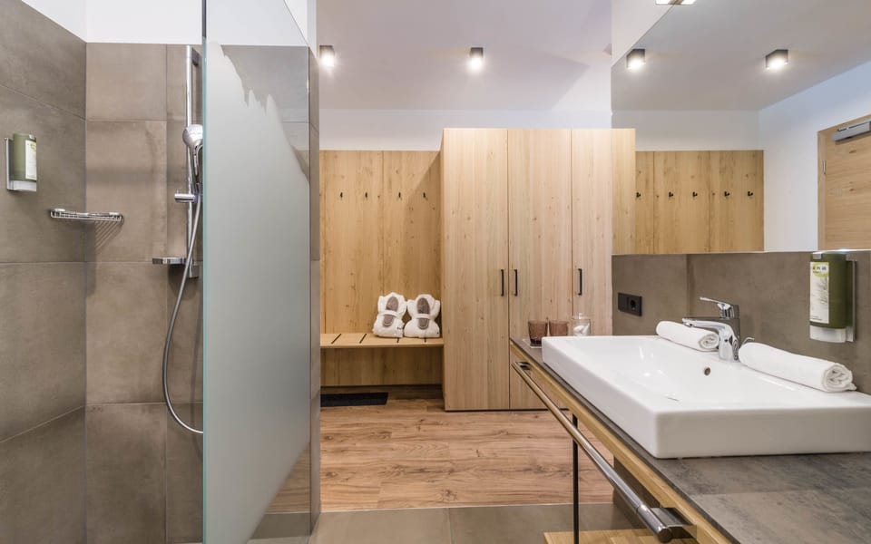 Panoramic Suite, Mountain View | Bathroom | Free toiletries, hair dryer, bathrobes, bidet