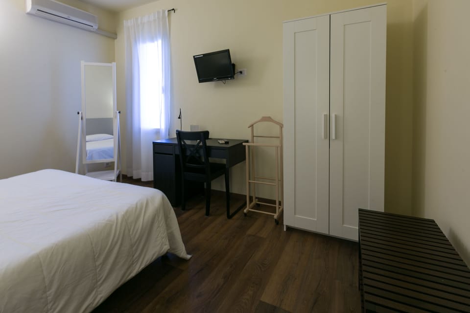 Deluxe Double Room Single Use | In-room safe, desk, free WiFi