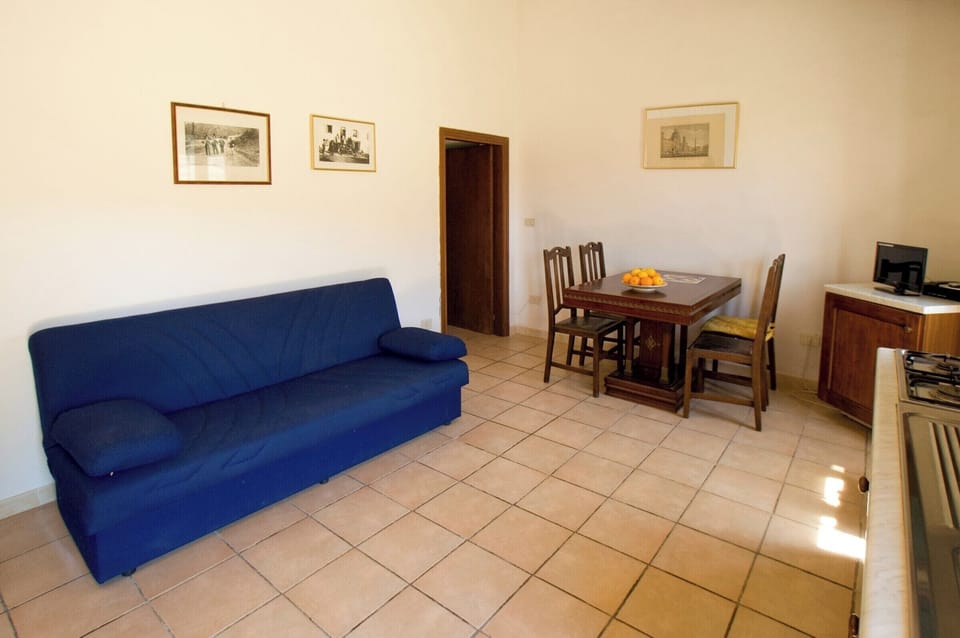 Superior Cottage, Air conditioning, Garden View | Living area | 18-inch flat-screen TV with digital channels