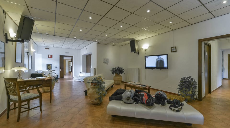 Lobby lounge
