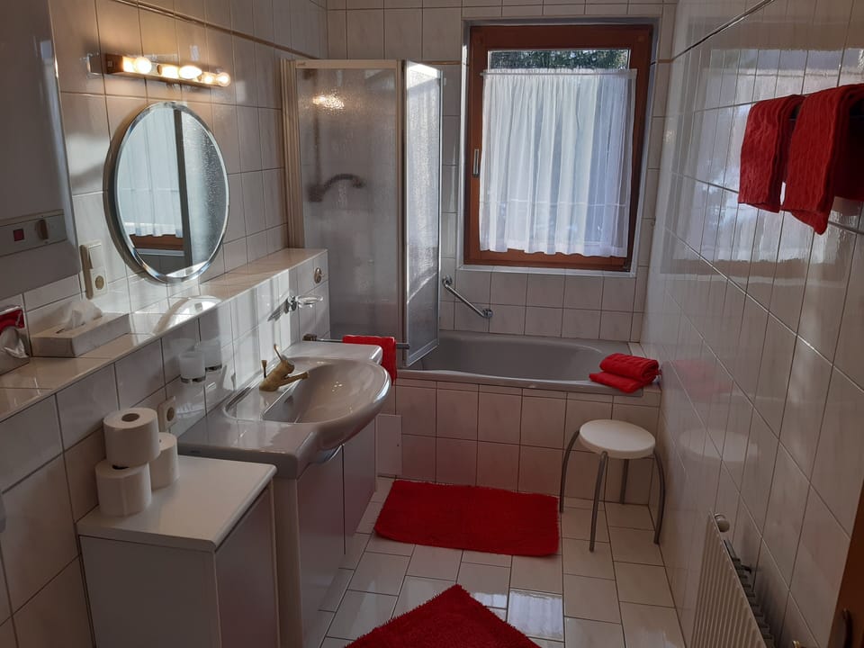 Deluxe Apartment, Mountain View | Bathroom | Hair dryer, towels