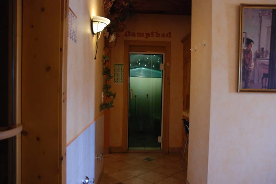 Sauna, steam room