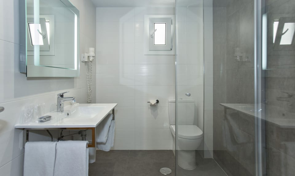 Standard Room | Bathroom sink