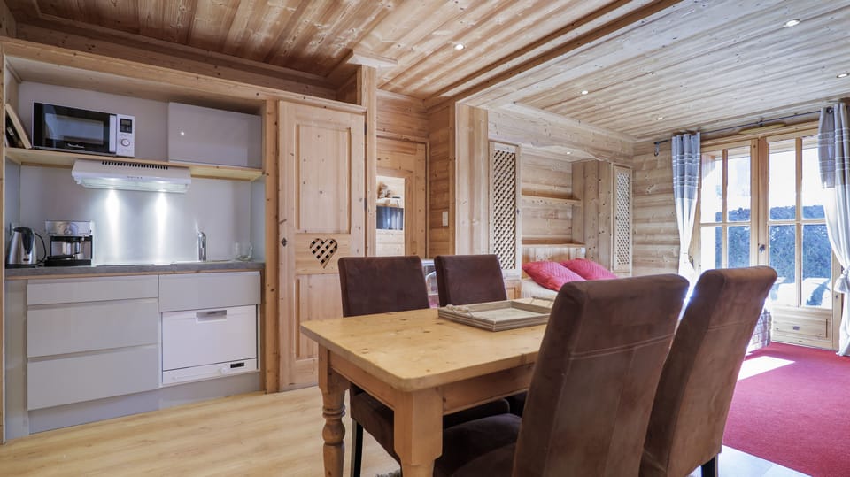 Classic Studio, 1 Queen Bed, Terrace | Private kitchen