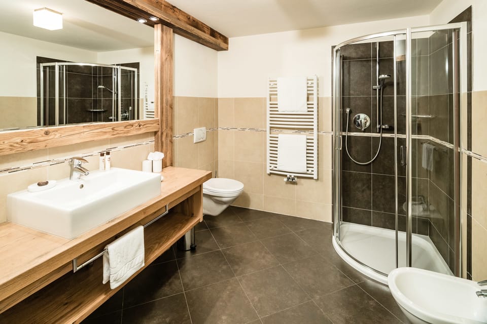 Combined shower/tub, free toiletries, hair dryer, bathrobes