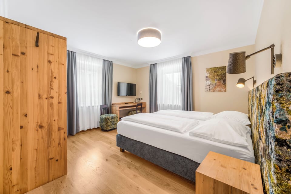 Family Suite | Hypo-allergenic bedding, in-room safe, desk, blackout drapes