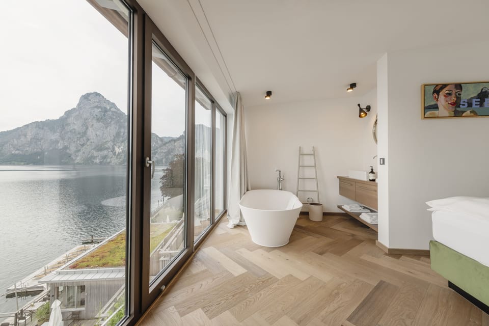 Panoramic Suite, Balcony, Lake View (Traunsee) | Deep soaking bathtub