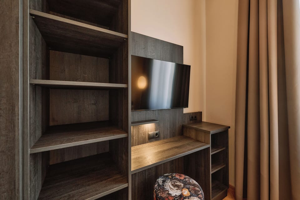 Superior Single Room | Pillowtop beds, desk, WiFi (free), bed sheets