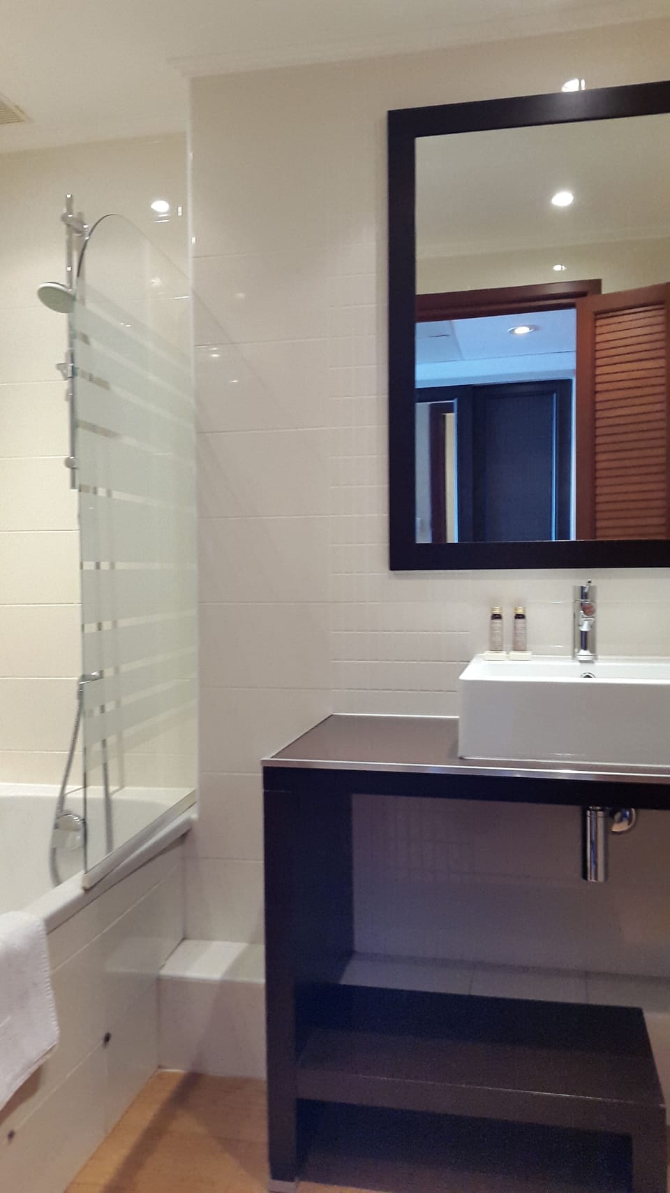Double or Twin Room, Sea View | Bathroom | Free toiletries, hair dryer, towels