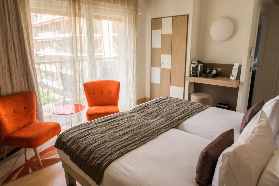 Double or Twin Room, Mountain View | Minibar, in-room safe, desk, soundproofing