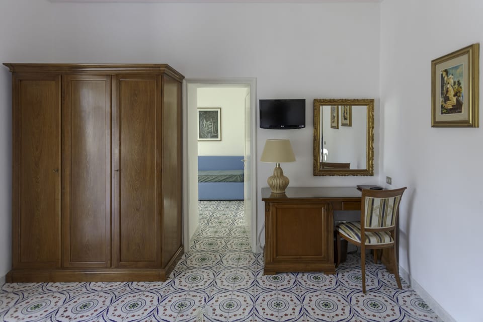 Minibar, in-room safe, desk, free WiFi