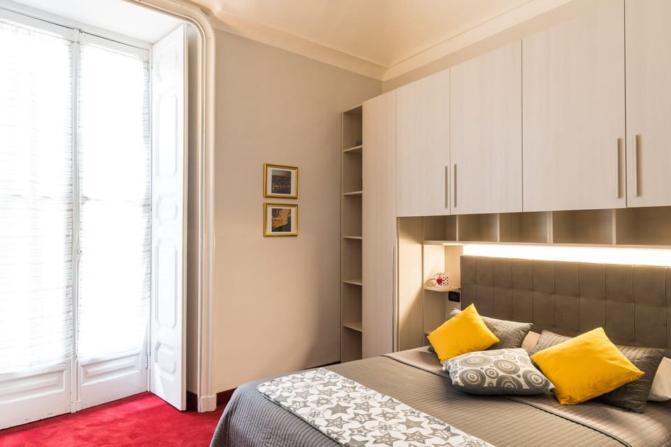 Apartment | Minibar, in-room safe, desk, blackout drapes