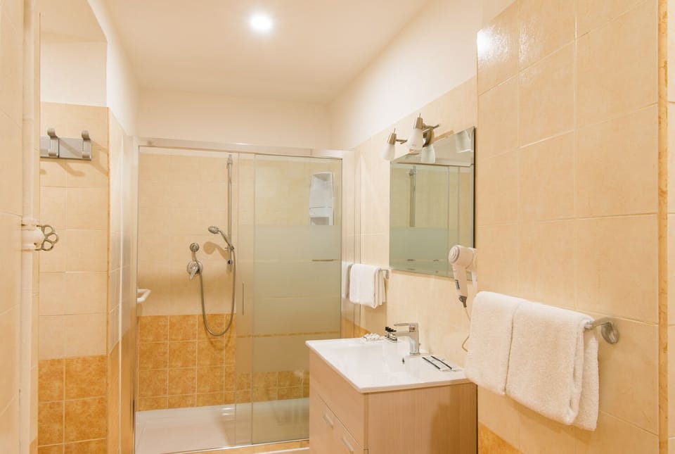 Apartment | Bathroom | Free toiletries, hair dryer, slippers, bidet
