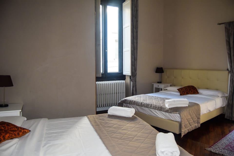 Quadruple Room, Ensuite | Desk, blackout drapes, free WiFi, bed sheets