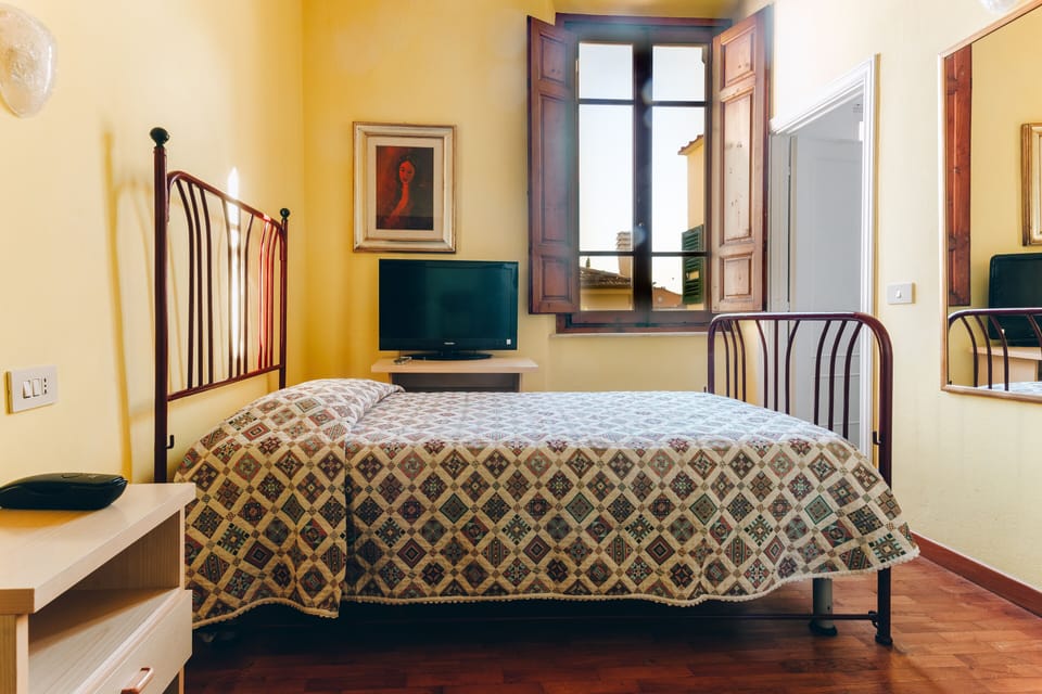 Single Room | Desk, free WiFi, bed sheets