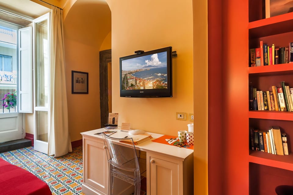 Double Room | Minibar, in-room safe, desk, laptop workspace
