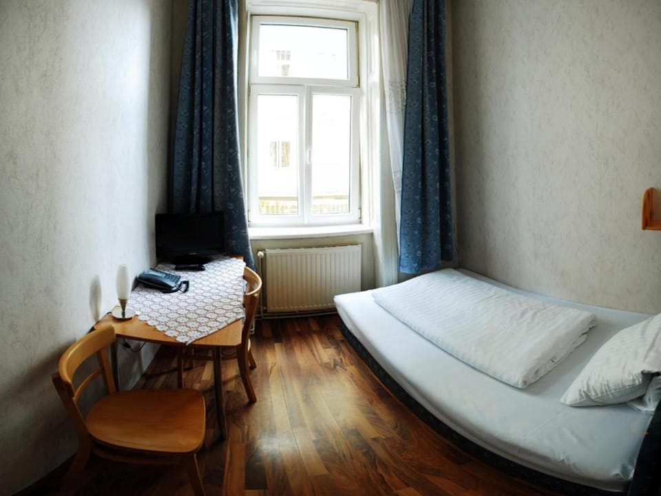 Single Room | Individually decorated, individually furnished, desk, blackout drapes