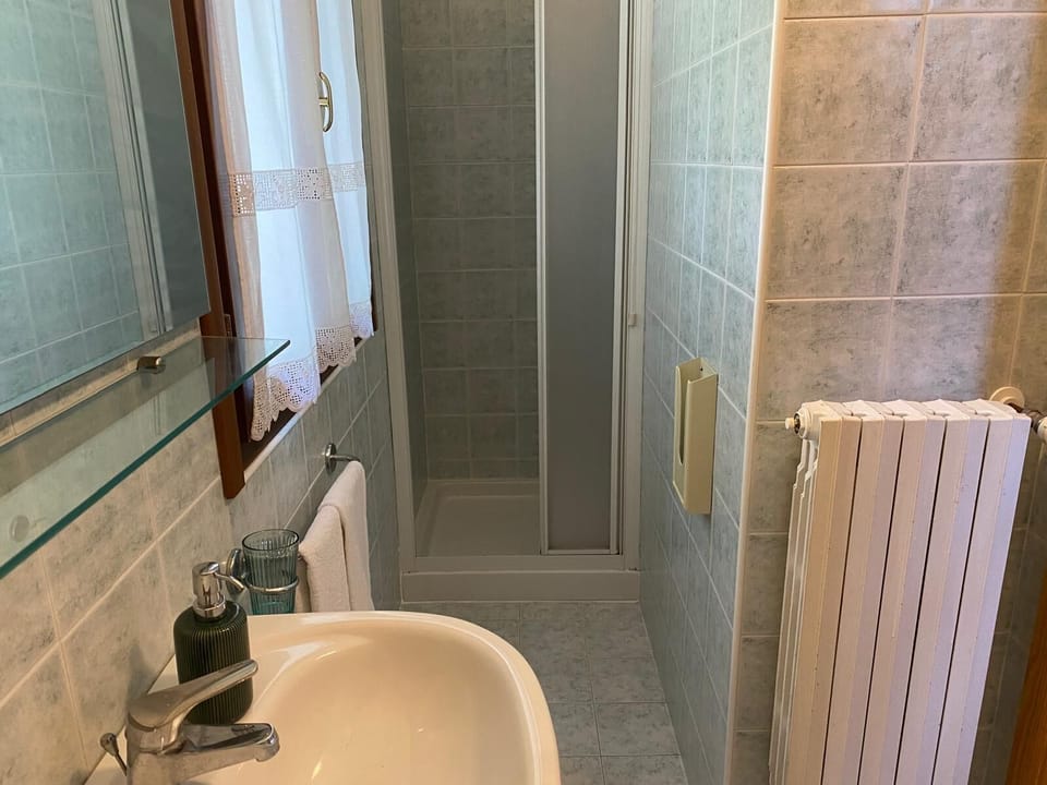 Standard Double Room | Bathroom | Shower, free toiletries, hair dryer, slippers