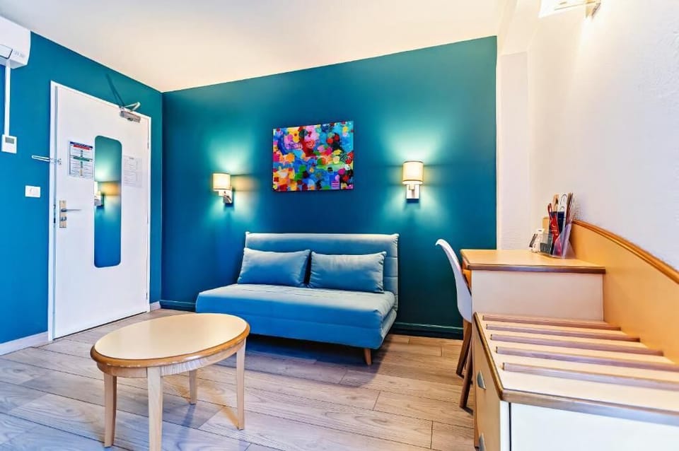 Family Room | Desk, soundproofing, iron/ironing board, free WiFi