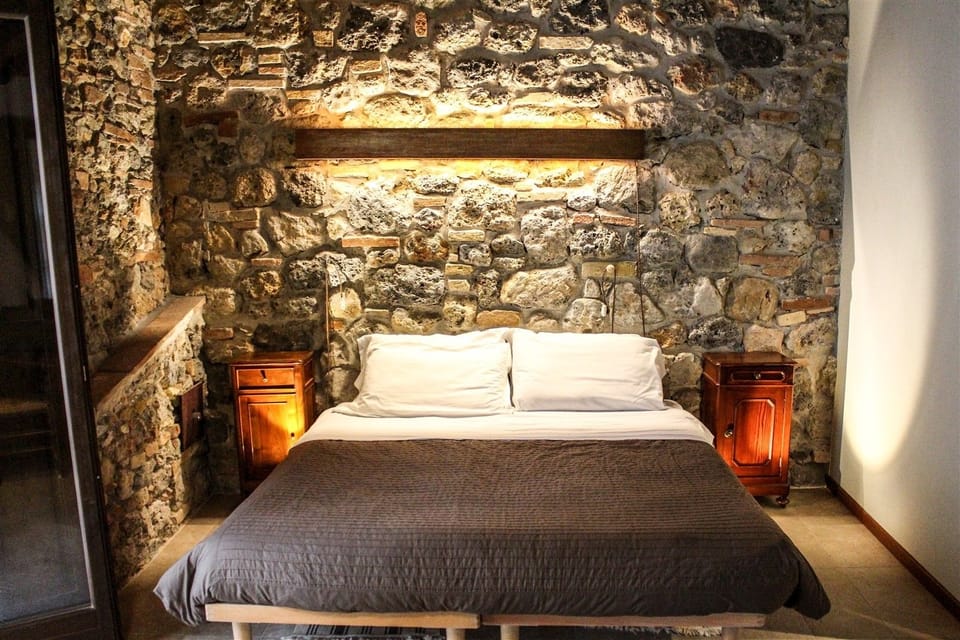 Double Room | In-room safe, iron/ironing board, free cribs/infant beds, free WiFi