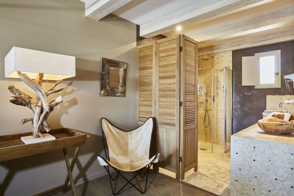 Double Room (Prestige) | Bathroom | Combined shower/tub, hair dryer, slippers, towels