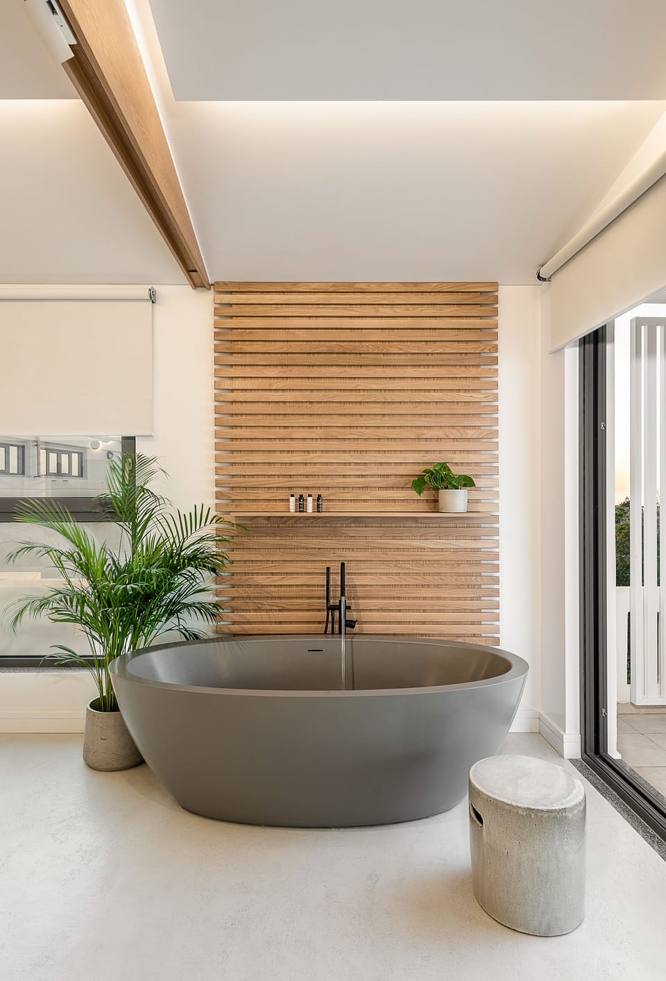 Deluxe Studio Suite | 1 bedroom, pillowtop beds, in-room safe, soundproofing