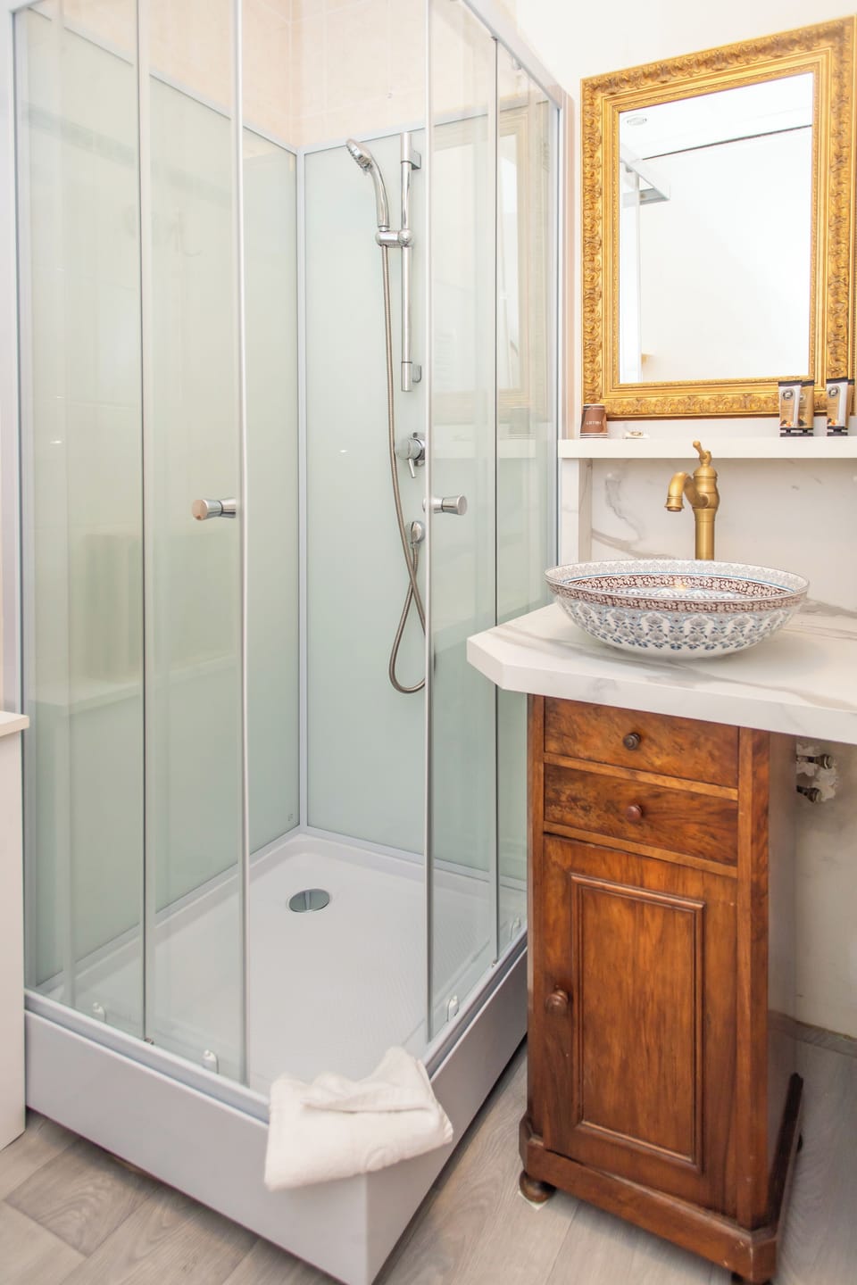 Triple Room | Bathroom | Shower, free toiletries, hair dryer, towels