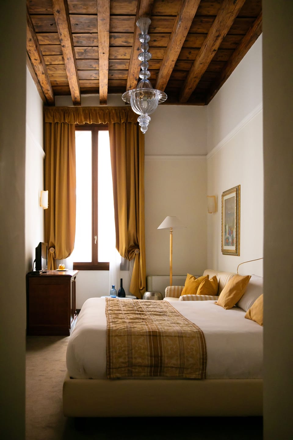 Superior Room | Down comforters, minibar, in-room safe, blackout drapes