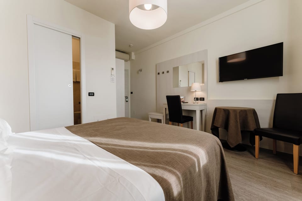 Comfort Double Room, City View | Minibar, in-room safe, desk, free WiFi
