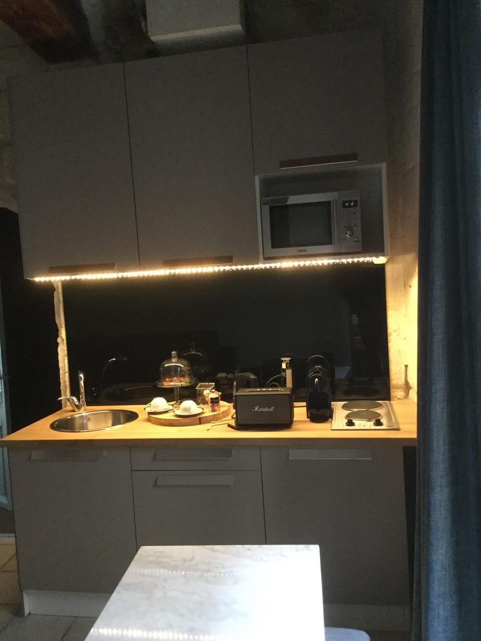 Apartment Sao Tome - 2nd room only available for bookings of 4 persons or more | Private kitchen | Coffee/tea maker, electric kettle