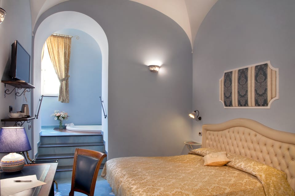 Junior Studio Suite | Egyptian cotton sheets, premium bedding, minibar, in-room safe
