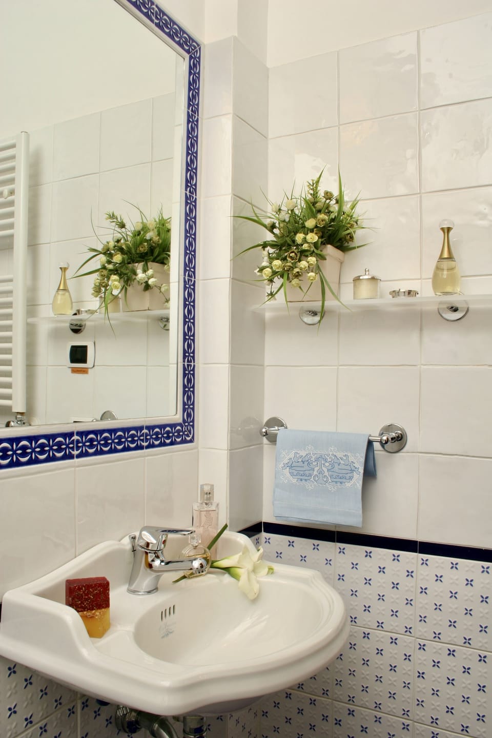 Double Room | Bathroom | Shower, hair dryer, bidet, towels