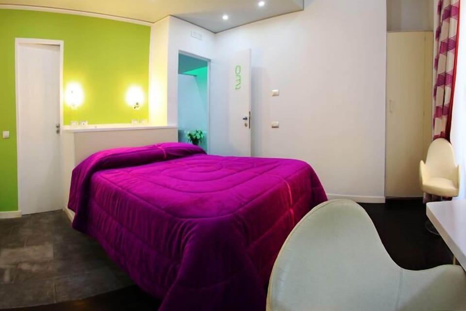 Down comforters, in-room safe, desk, soundproofing