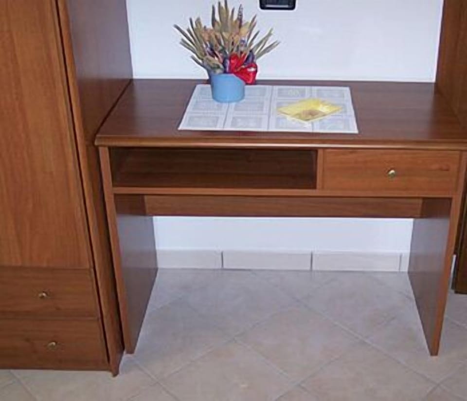 Minibar, desk, free WiFi, wheelchair access